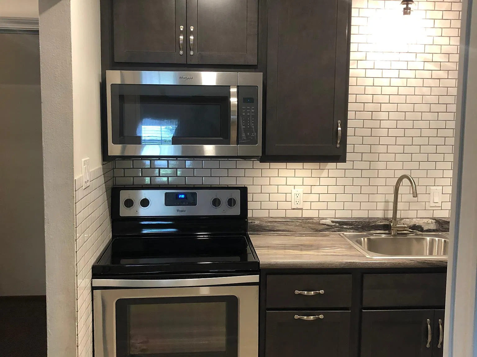 105 E B St — Photo 3