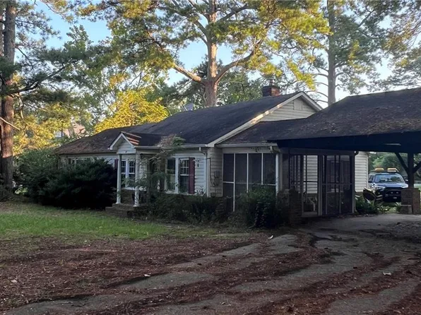 83 Woodstock Rd, Roswell, GA 30075