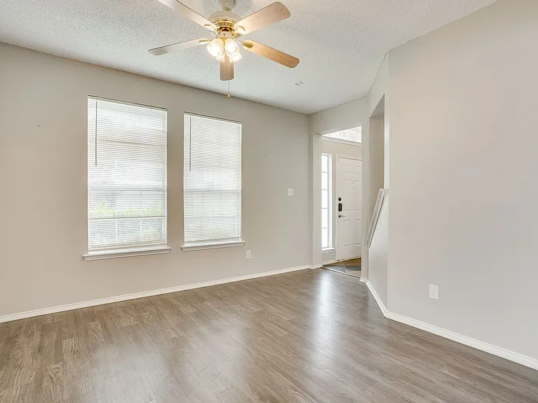 2701 Clovermeadow Dr — Photo 9