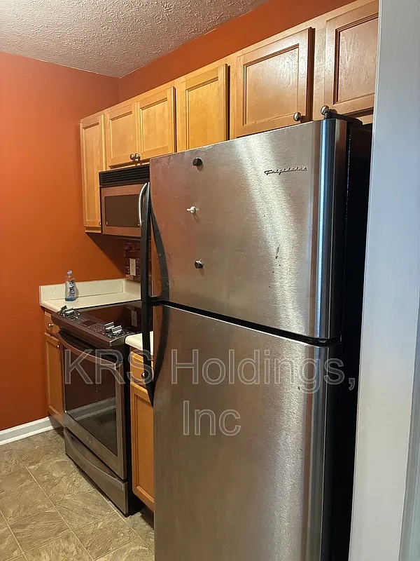 2 bed, 1.5 bath, $1,300 — Photo 3