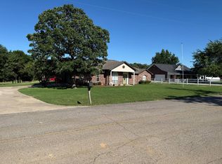 1067 N 4285th Rd, Hugo, OK 74743