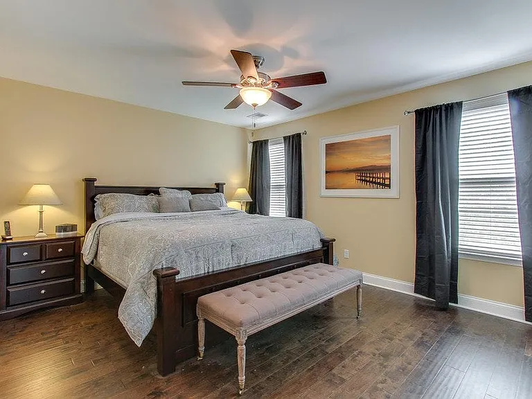 Master bedroom - downstairs