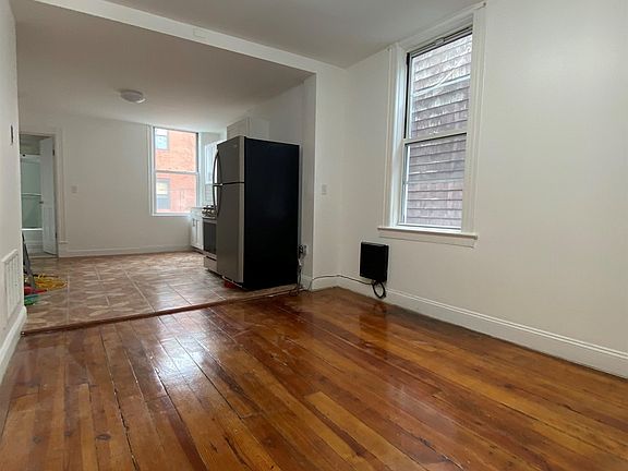 2nd image of 22 Marion Pl #2
