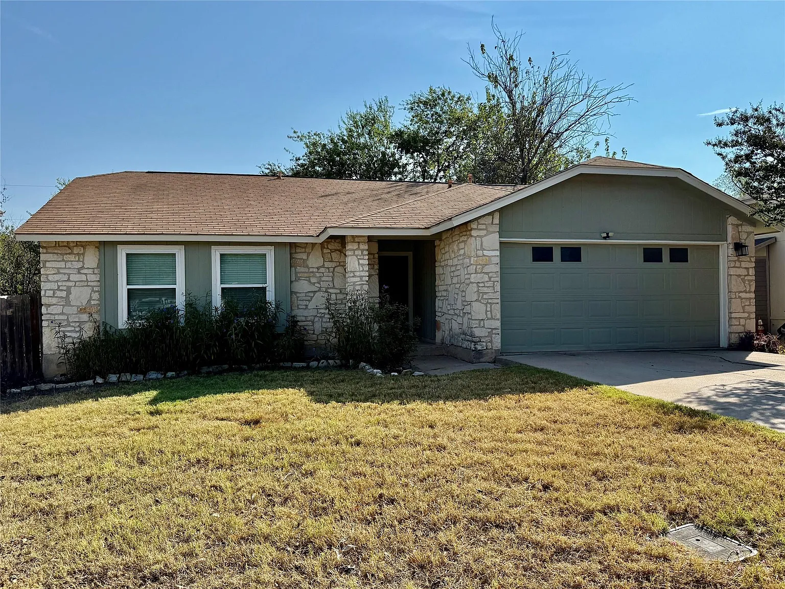 3 bed, 2.0 bath, 1394 sqft, $1,900 — Photo 1