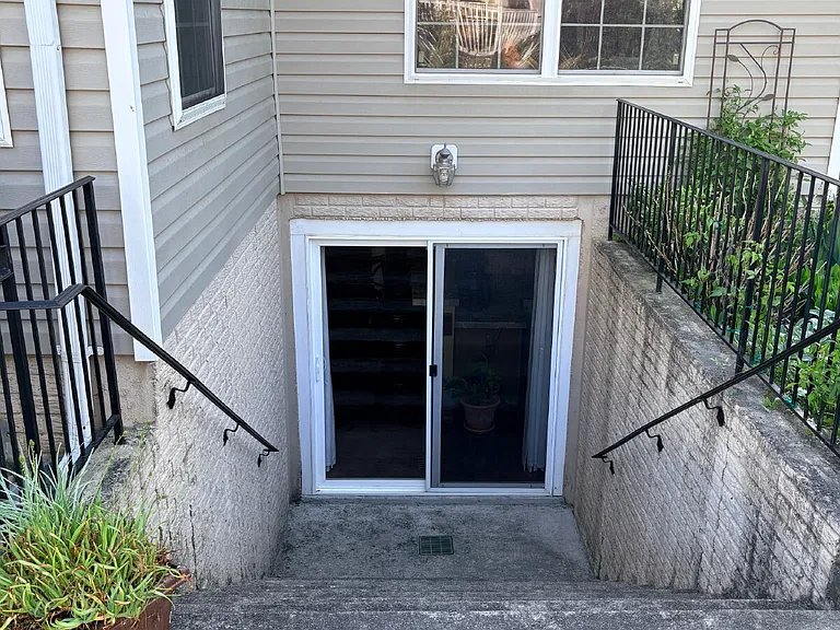 116 Greenwich Dr — Photo 2