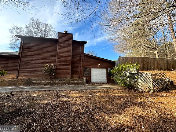 3rd image of 8678 Glenwoods Dr