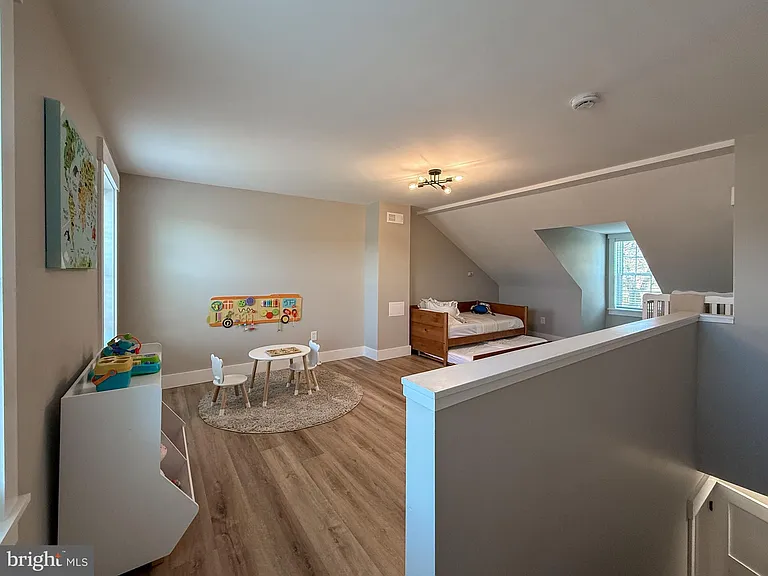 521 Locust St — Photo 29