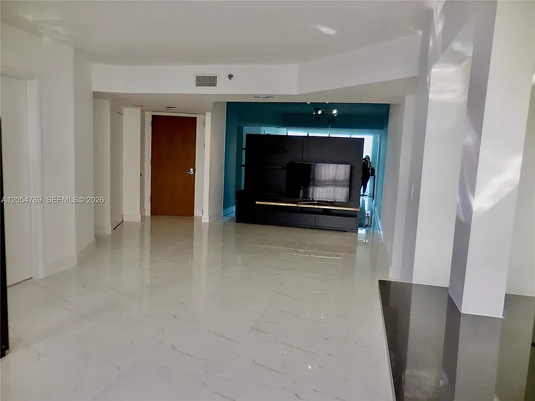 1000 Island Blvd #2308 — Photo 8