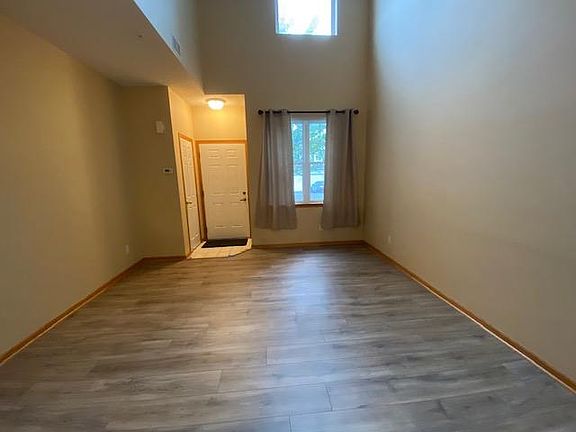 4th image of 5055 Holly Ln N