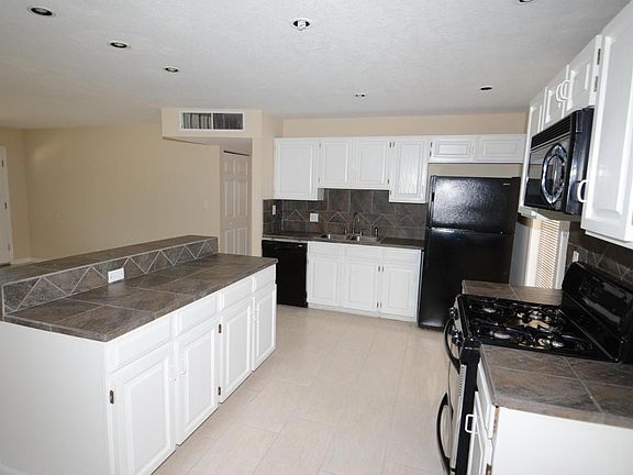 4th image of 6701 E Moreland St