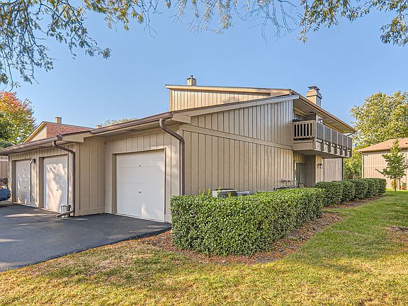 2nd image of 29W410 Emerald Green Dr #22