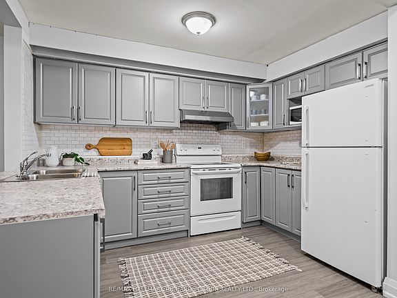 4th image of 11 Livonia Pl #18