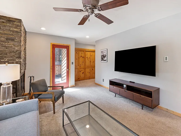 83 Larkspur Ln #B — Photo 7