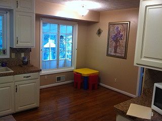 Kitchen Eat-in Area