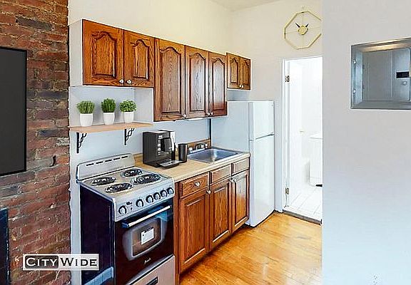 3rd image of 303 E 9th St #2B
