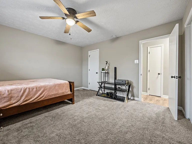 38 Hallmark Dr — Photo 19