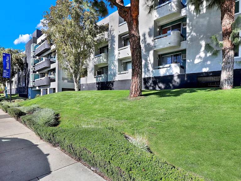 Oxnard Plaza — Photo 19