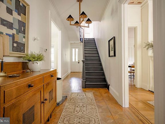 4th image of 42 Summit St