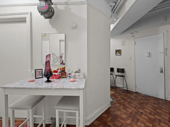 941 Jerome Avenue image 7 of 10