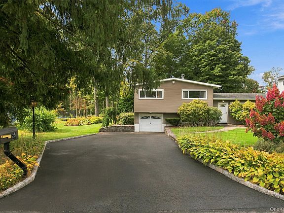 3rd image of 25 Fawn Ridge Drive