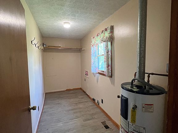 3rd image of 473 Dooley St