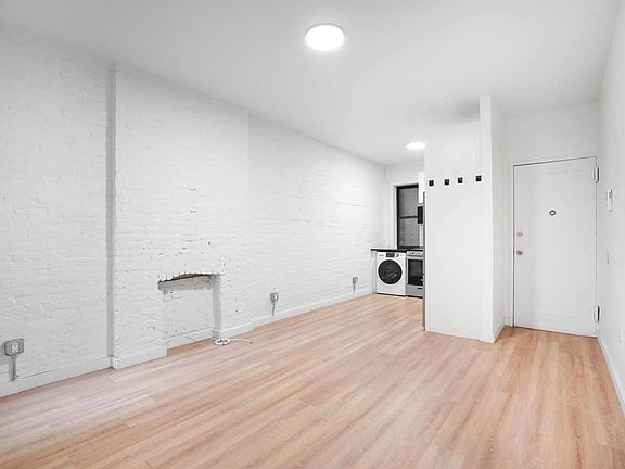 3rd image of 446 W 55th St APT 1