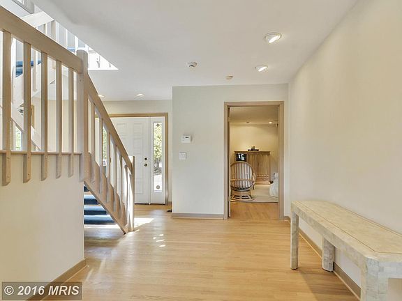 4th image of 1209 Bay Highlands Dr