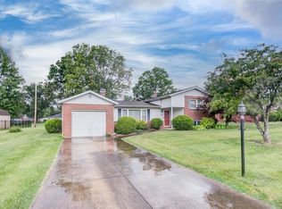 907 Robert Dr, Godfrey, IL 62035