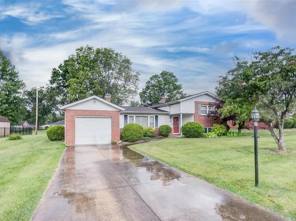 907 Robert Dr, Godfrey, IL 62035