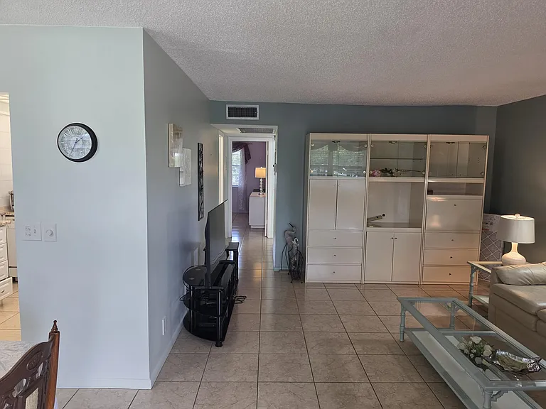 15 Markham Cres #A — Photo 8