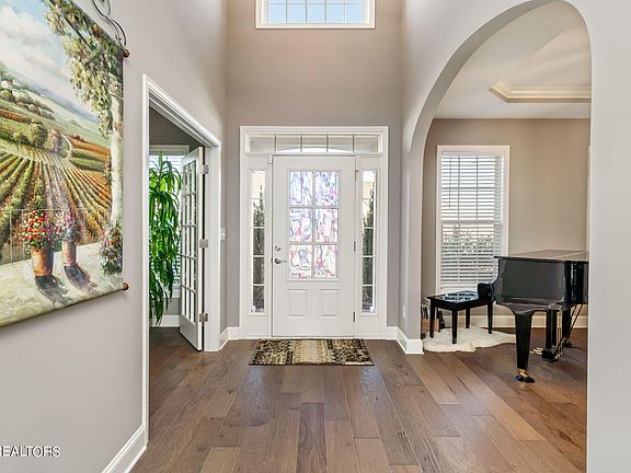 4th image of 922 Springwood Ln
