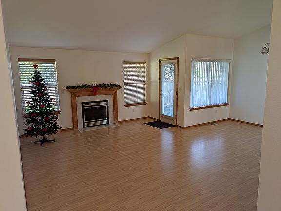 2nd image of 1801 SE 169th Ave
