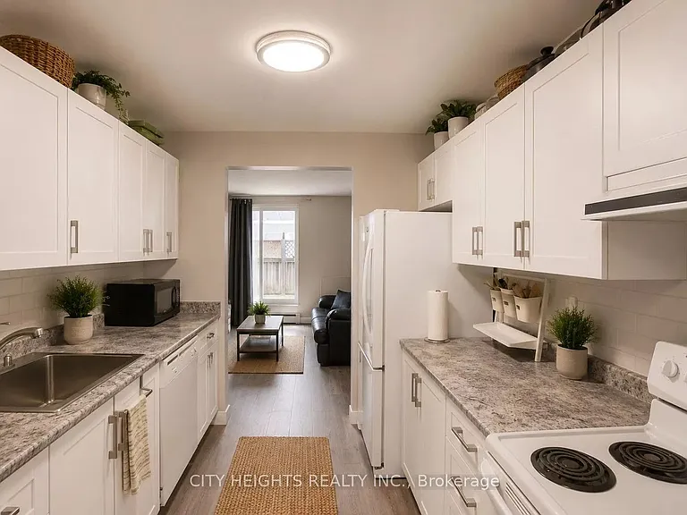 626 1st St #101 — Photo 4