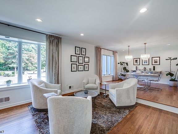 3rd image of 28 Notch Hill Dr