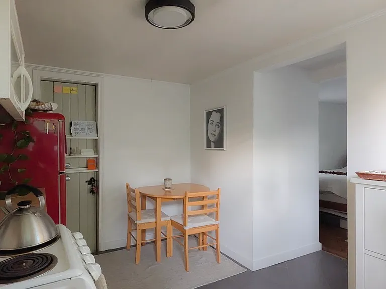 30 Ralph St — Photo 2