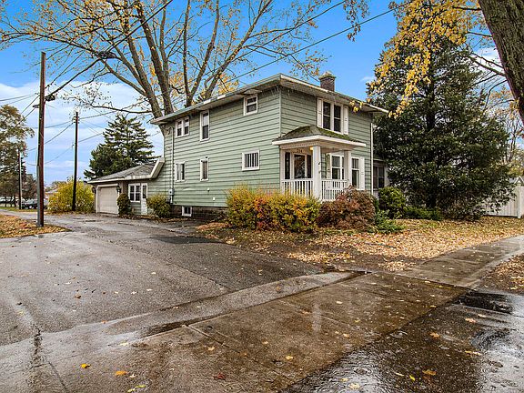 2nd image of 204 E Pere Marquette St