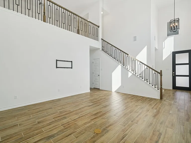 10833 Coppola — Photo 9