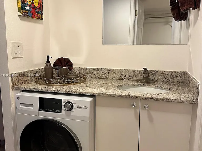 6039 Collins Ave #1510 — Photo 4