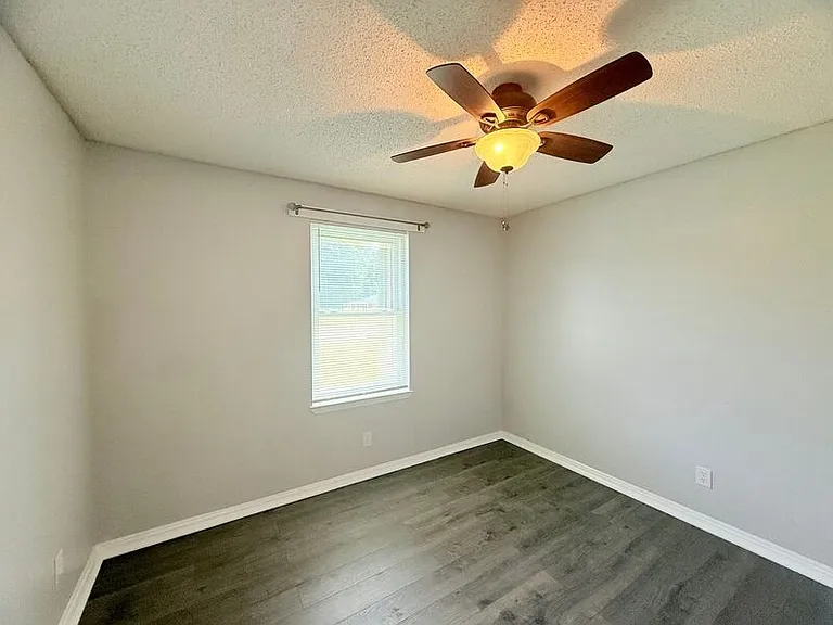 4904 Andrea Ln — Photo 7