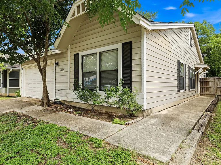 3932 Heritage Hill Dr — Photo 2