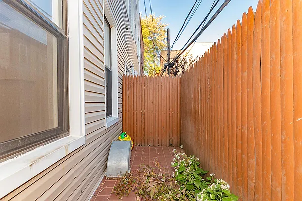 Rented by MySpaceNYC | media 2