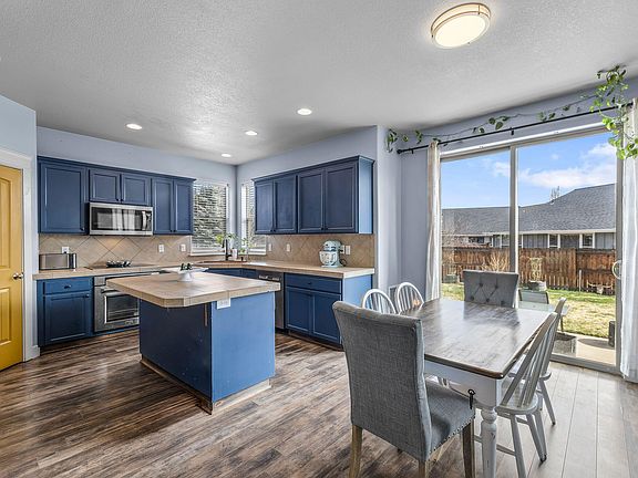 4th image of 964 SW 25th Ln