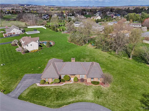 490 Timberlea Dr, Nazareth, PA 18064