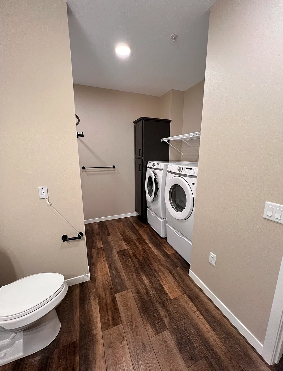 Bathroom/ in unit laundry - 608 Pine Ct #105