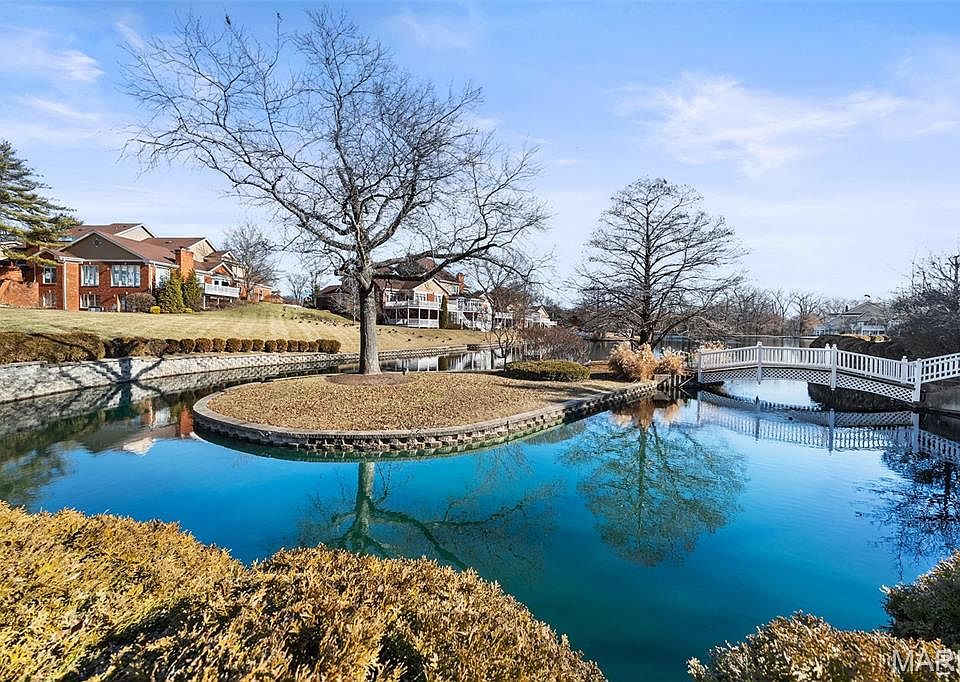 1st image of 260 Carlyle Lake Dr