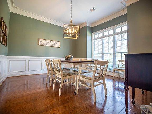 5th image of 27 Meadow Valley Ct
