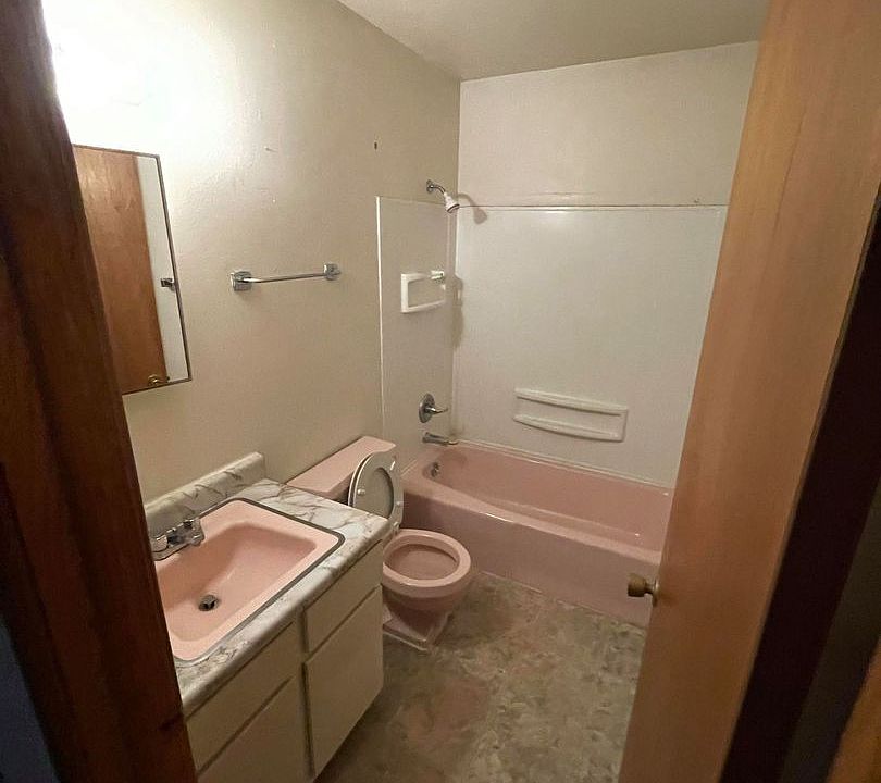 1st image of 1919 Tamarack Ln #6