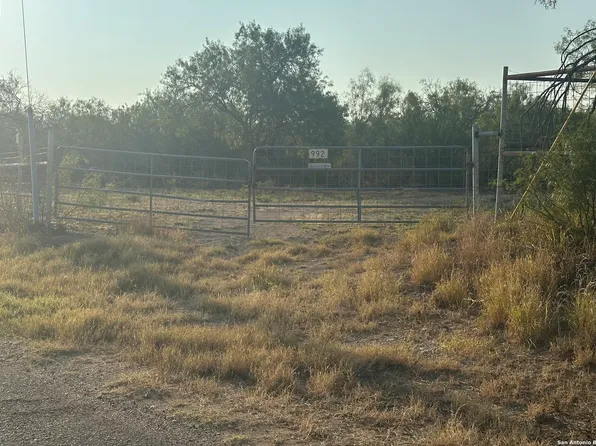 992 Jordan, Encinal, TX 78019
