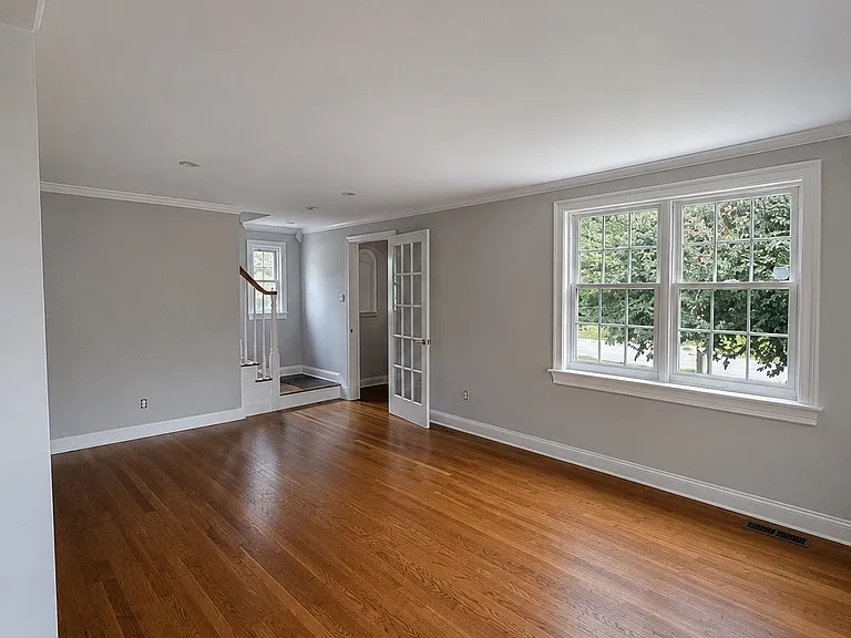 560 Old Town Rd — Photo 5