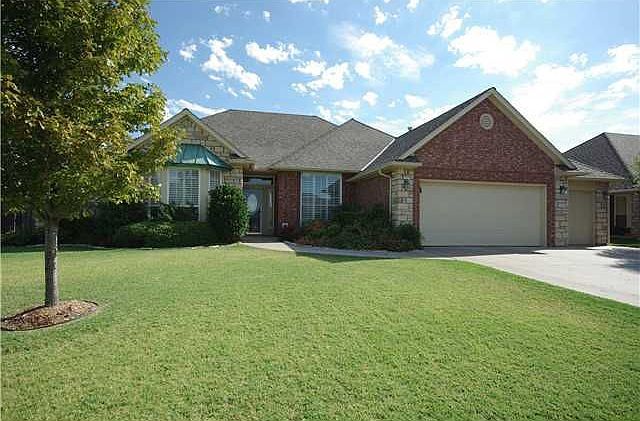 Home for Sale in Edmond, Oklahoma $215,000